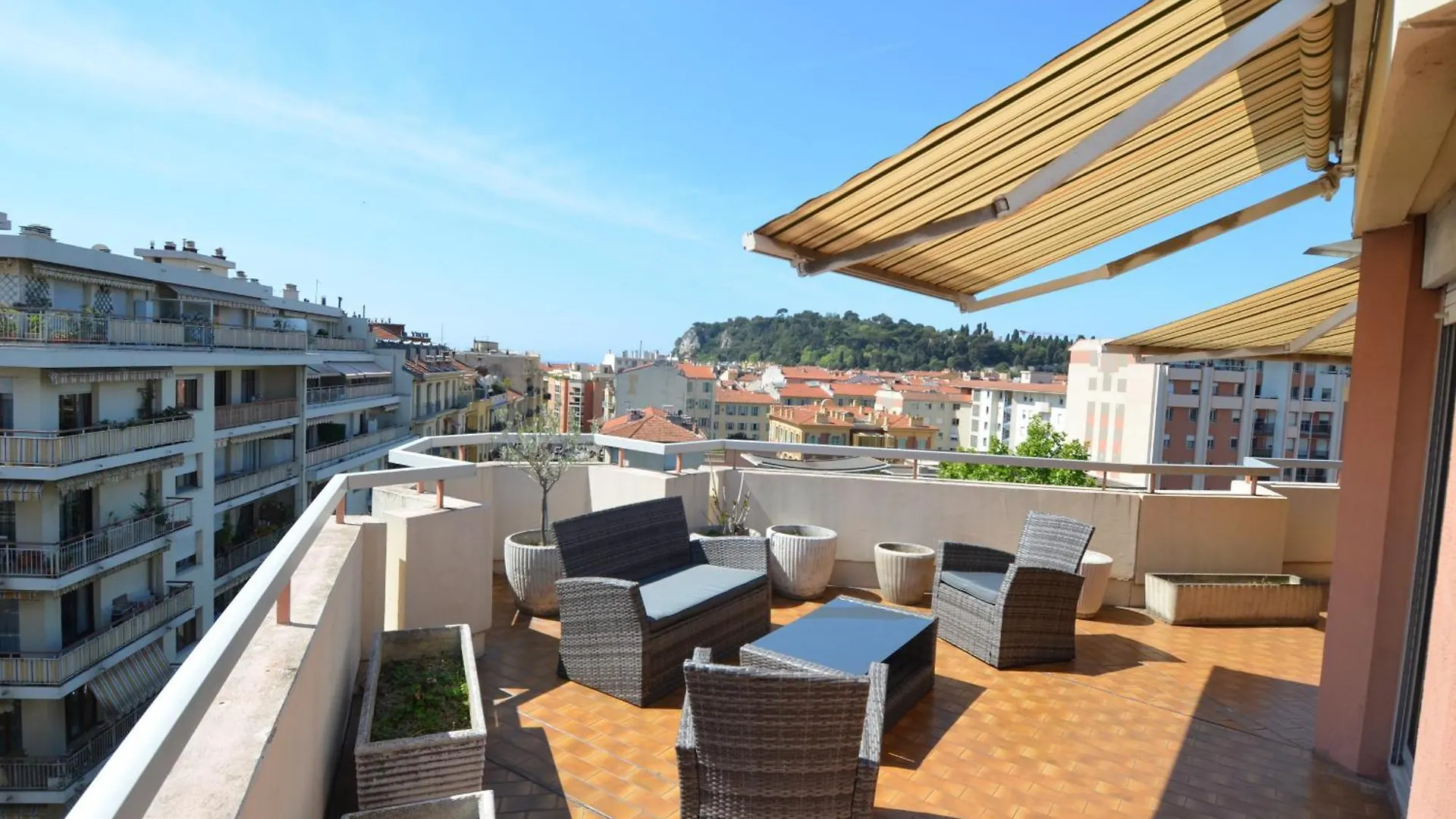 Helianthe - Superbe Appartement Avec Terrasse Vue Mer Et Chateau Au Port De Nice